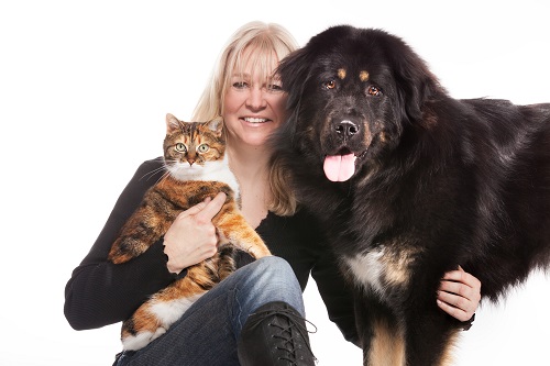 Peilsender für Katzen - hier meine Katze Spooky, ich und meine Hündin Chula